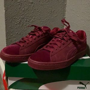Puma classic suede tennis shoes